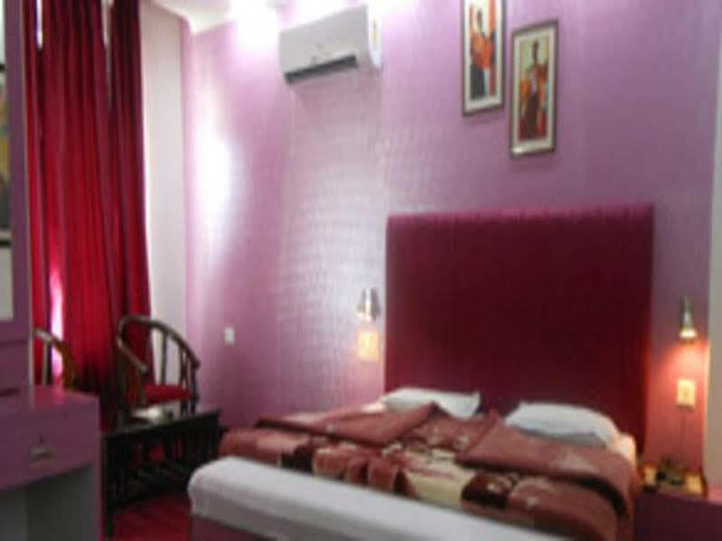 Ratan Palace Hotel Dehradun Eksteriør billede